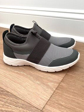Vionic Camrie Shoe Womens Size 7.5 Gray Mesh Slip On Comfort Walking Sneaker NEW